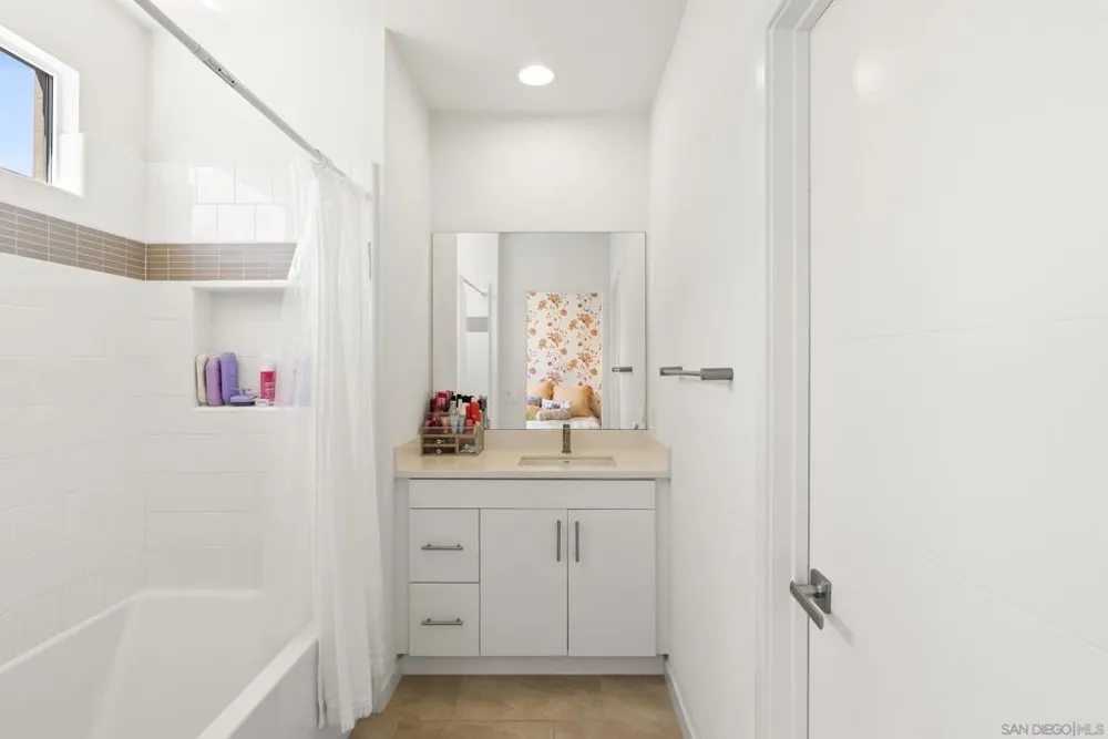 2537 State St. Carlsbad, CA 92008
