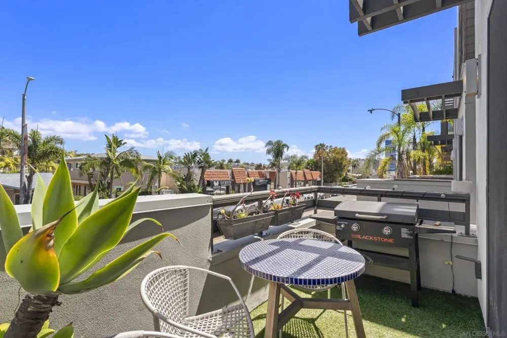2537 State St. Carlsbad, CA 92008