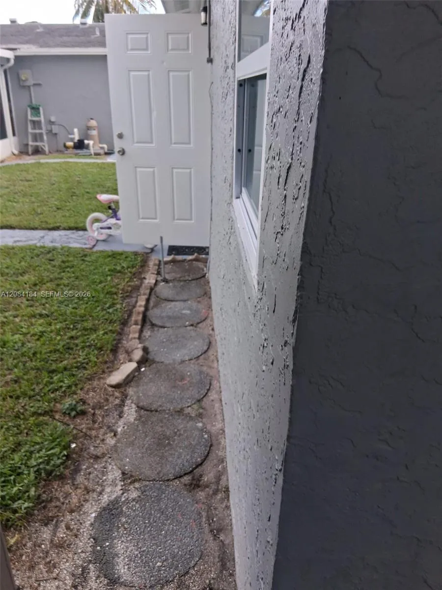 137 Abaco Dr #1 Palm Springs, FL 33461