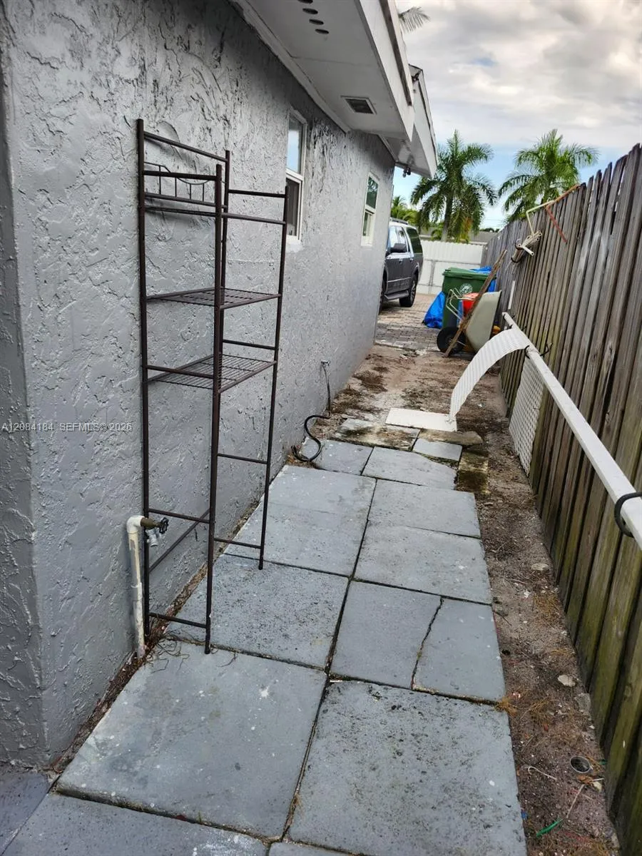 137 Abaco Dr #1 Palm Springs, FL 33461