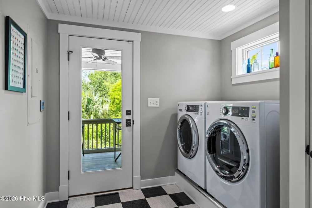 105 3rd Street Beaufort, NC 28516