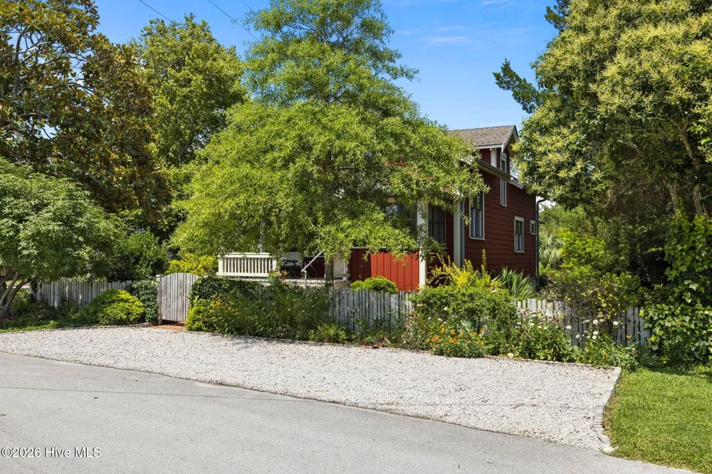 105 3rd Street Beaufort, NC 28516
