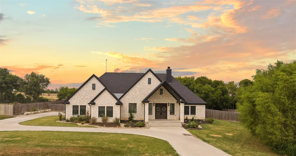 240 Royals Ranch Road Lorena, TX 76655