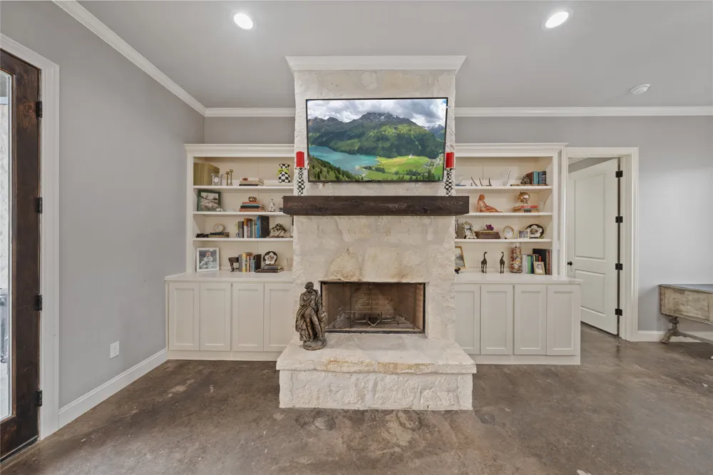 240 Royals Ranch Road Lorena, TX 76655