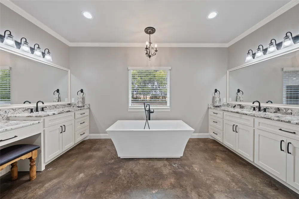 240 Royals Ranch Road Lorena, TX 76655