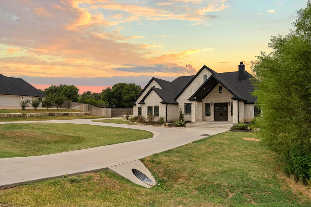 240 Royals Ranch Road Lorena, TX 76655