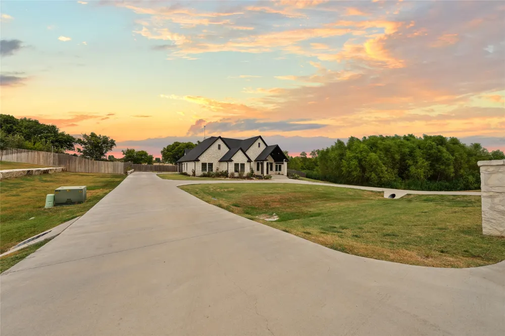 240 Royals Ranch Road Lorena, TX 76655