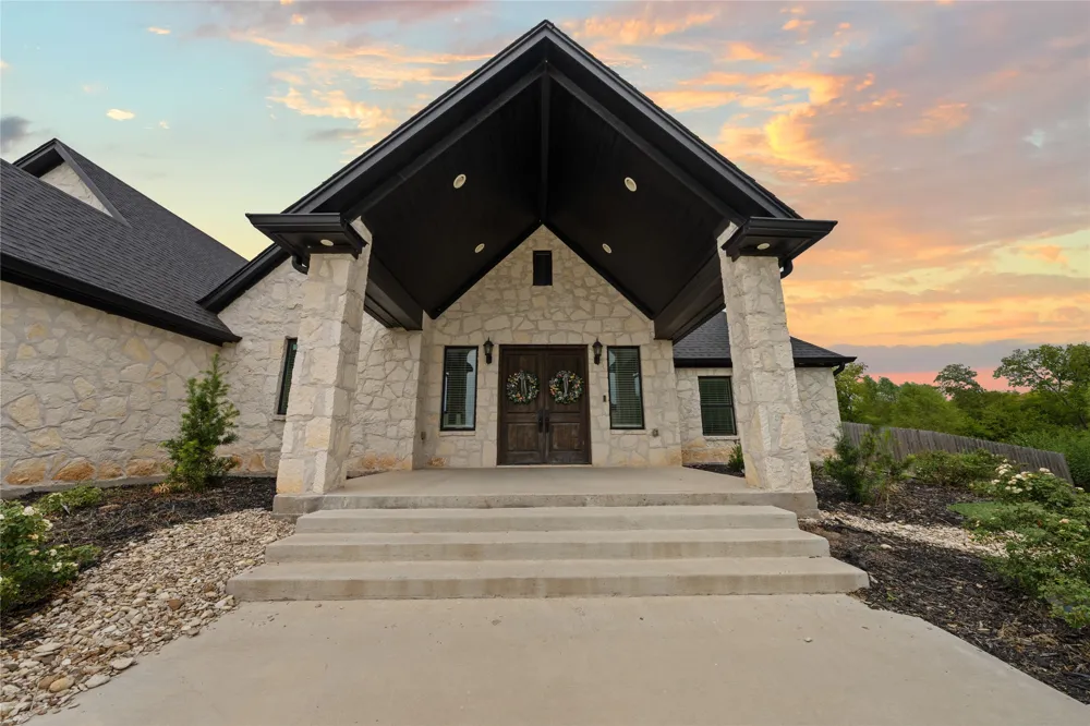 240 Royals Ranch Road Lorena, TX 76655
