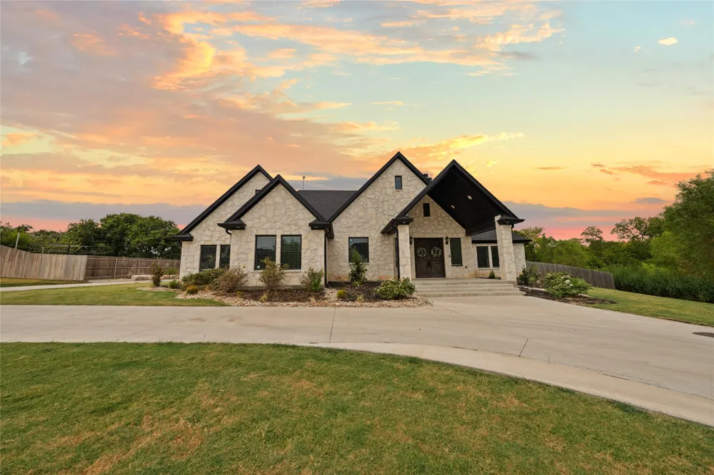 240 Royals Ranch Road Lorena, TX 76655