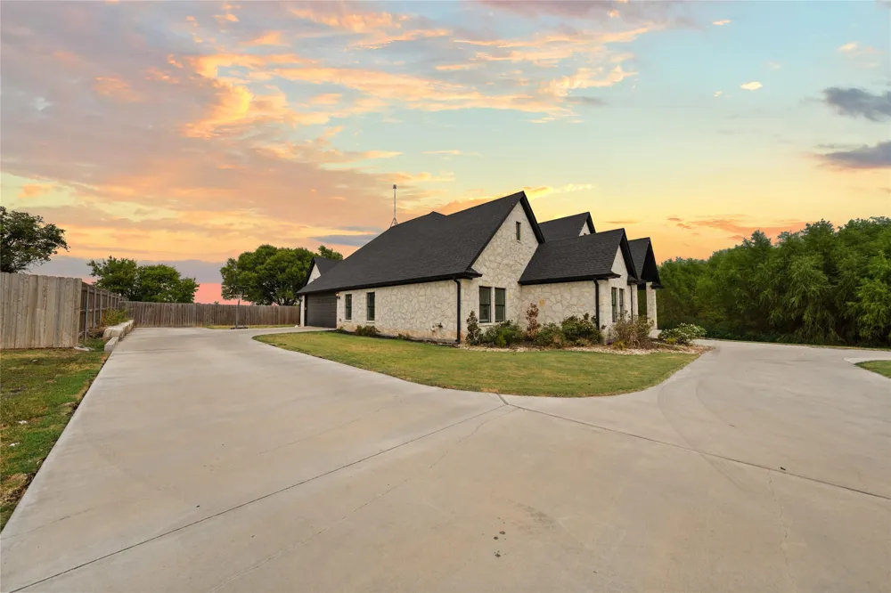 240 Royals Ranch Road Lorena, TX 76655