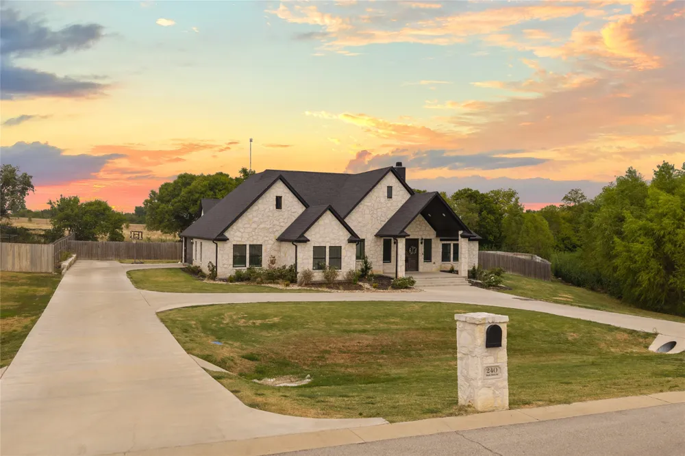 240 Royals Ranch Road Lorena, TX 76655
