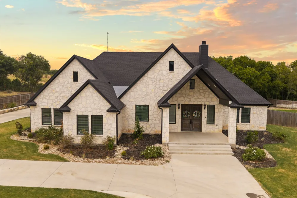 240 Royals Ranch Road Lorena, TX 76655