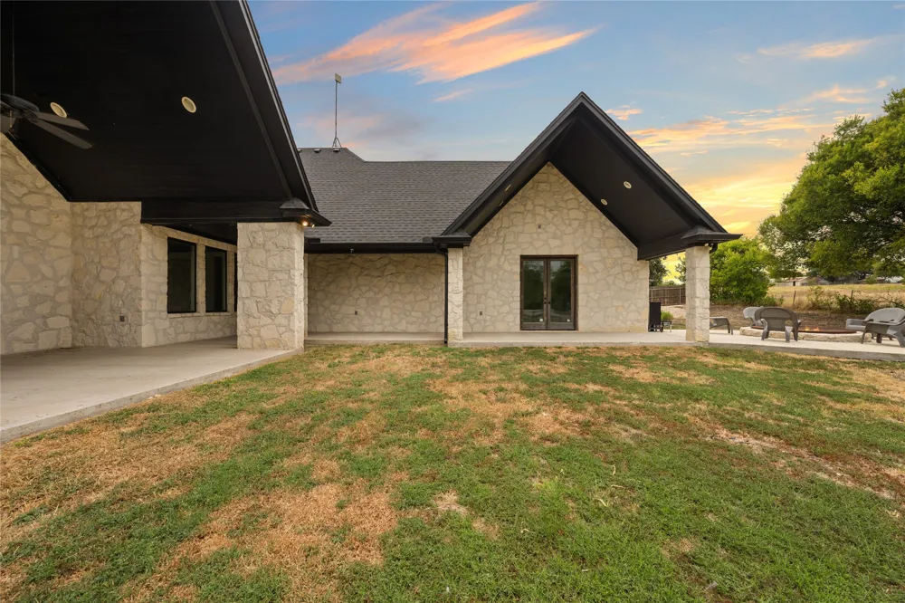 240 Royals Ranch Road Lorena, TX 76655