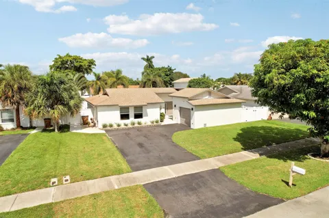 275 NW 37th Way