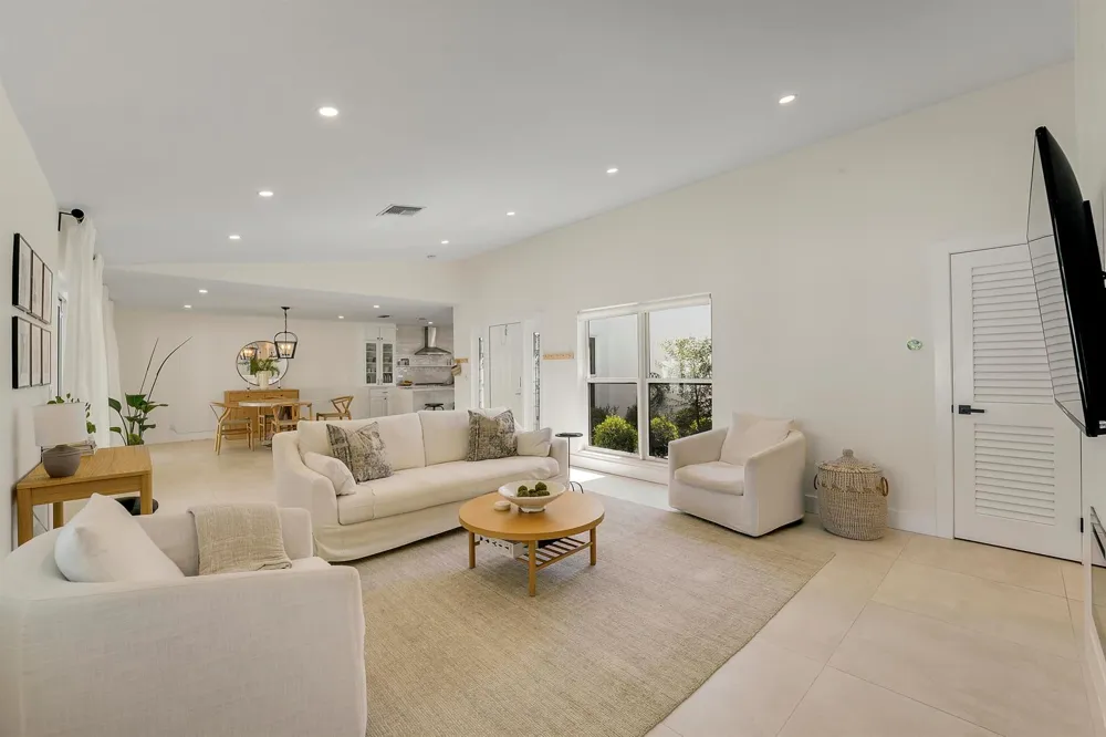 275 NW 37th Way Deerfield Beach, FL 33442