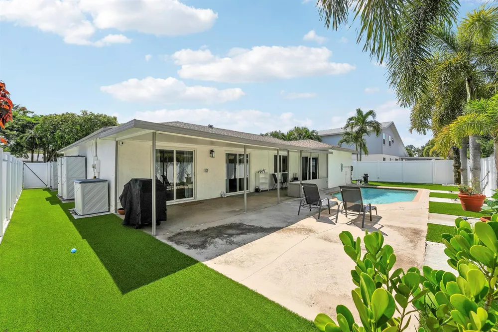 275 NW 37th Way Deerfield Beach, FL 33442