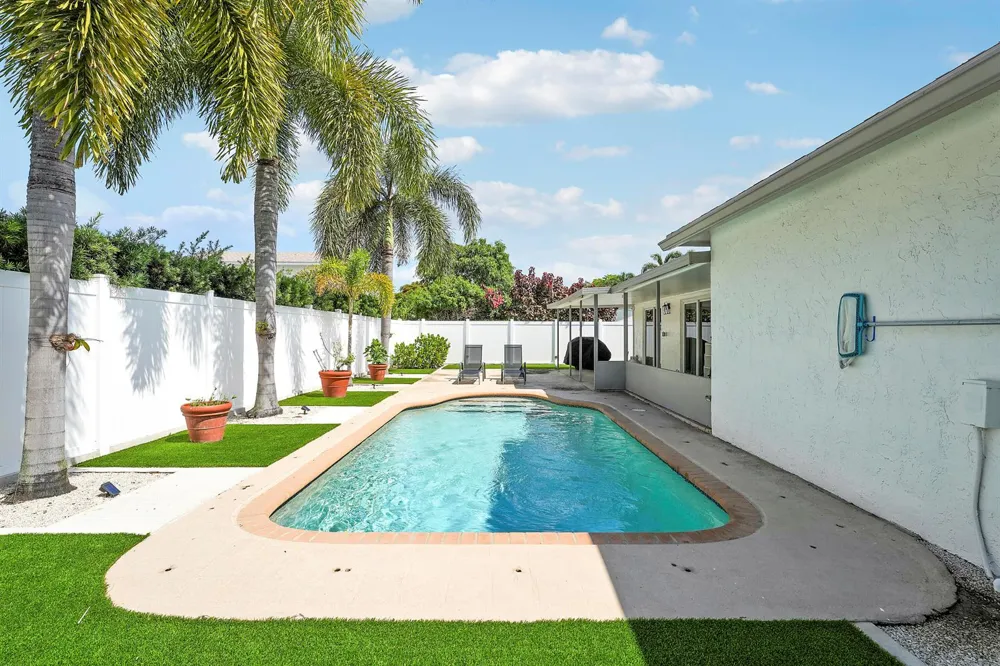 275 NW 37th Way Deerfield Beach, FL 33442