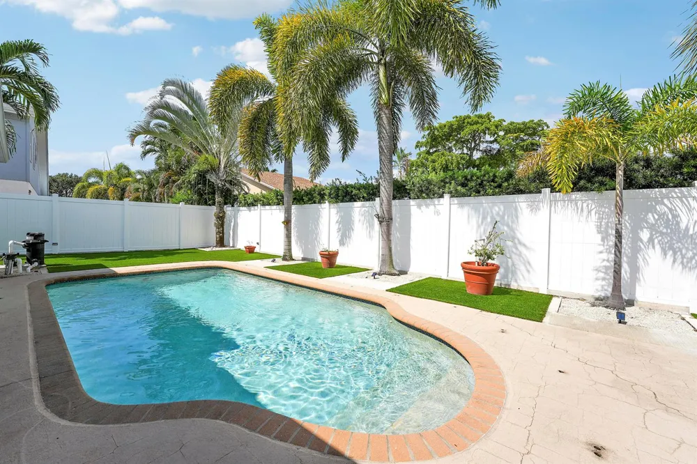 275 NW 37th Way Deerfield Beach, FL 33442