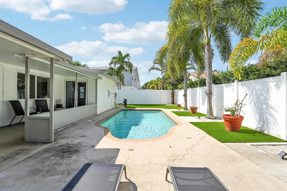 275 NW 37th Way Deerfield Beach, FL 33442