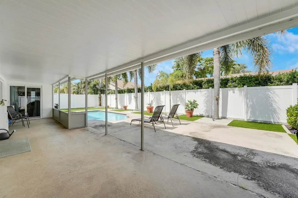 275 NW 37th Way Deerfield Beach, FL 33442