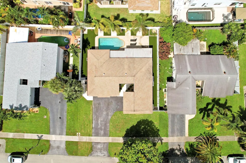 275 NW 37th Way Deerfield Beach, FL 33442