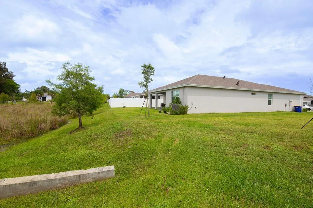 5788 SE SKYBLUE CIRCLE Stuart, FL 34997