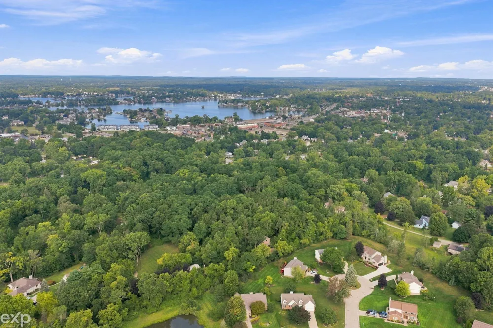 535 Goldengate Street Lake Orion Village, MI 48362