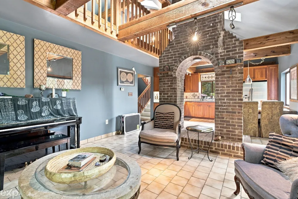 535 Goldengate Street Lake Orion Village, MI 48362