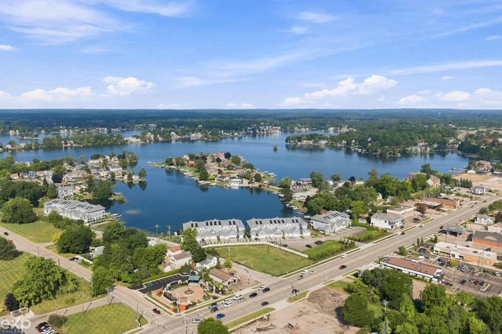 535 Goldengate Street Lake Orion Village, MI 48362
