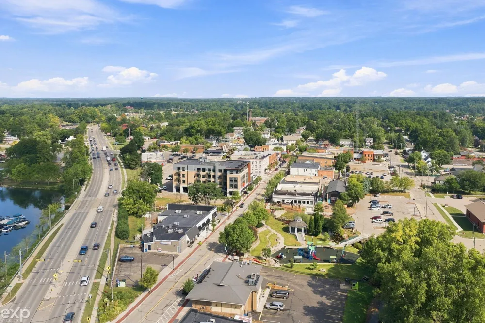 535 Goldengate Street Lake Orion Village, MI 48362