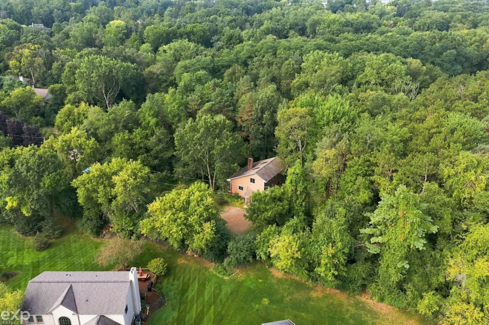 535 Goldengate Street Lake Orion Village, MI 48362