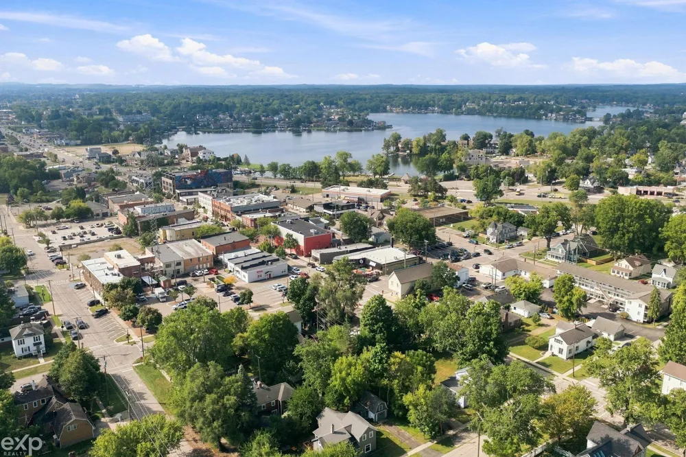 535 Goldengate Street Lake Orion Village, MI 48362