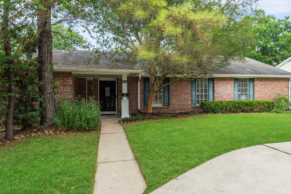 6102 Redding Road Houston, TX 77036