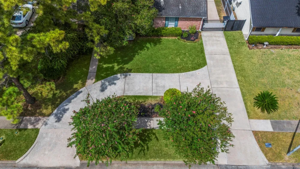 6102 Redding Road Houston, TX 77036