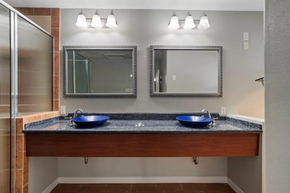 6102 Redding Road Houston, TX 77036