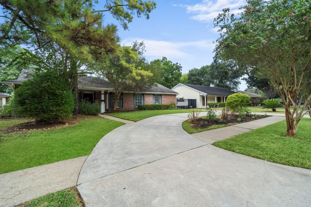 6102 Redding Road Houston, TX 77036