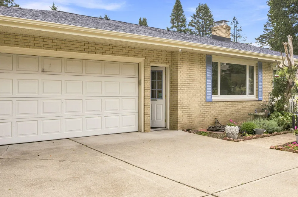 9557 Cleveland Avenue Baroda, MI 49101