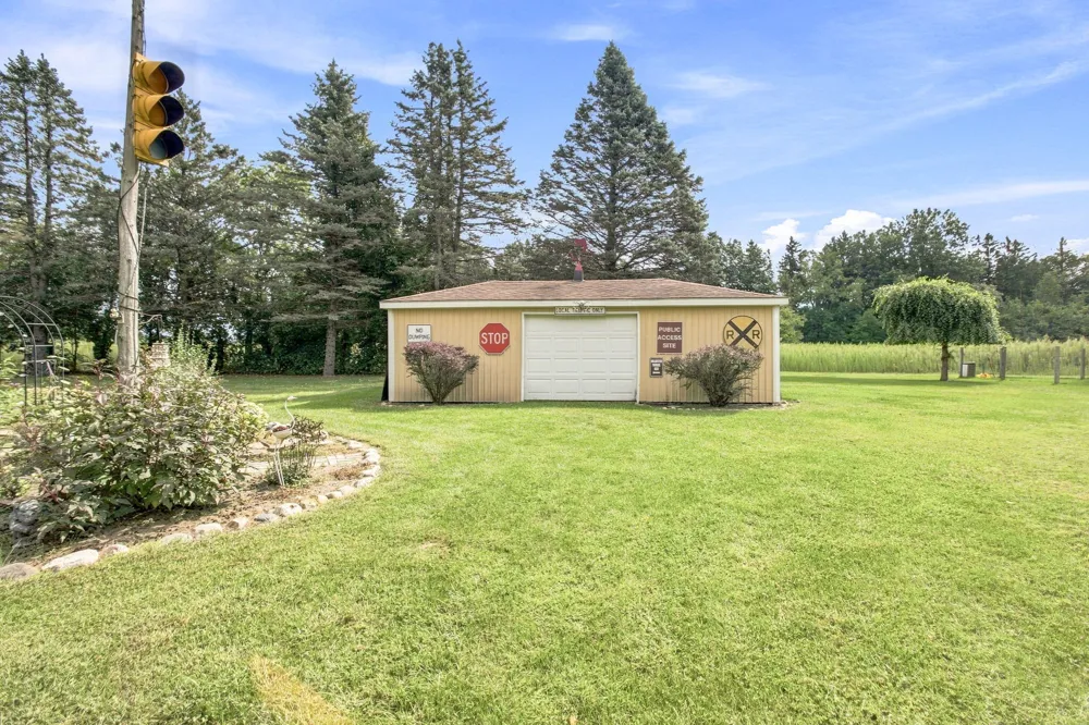 9557 Cleveland Avenue Baroda, MI 49101