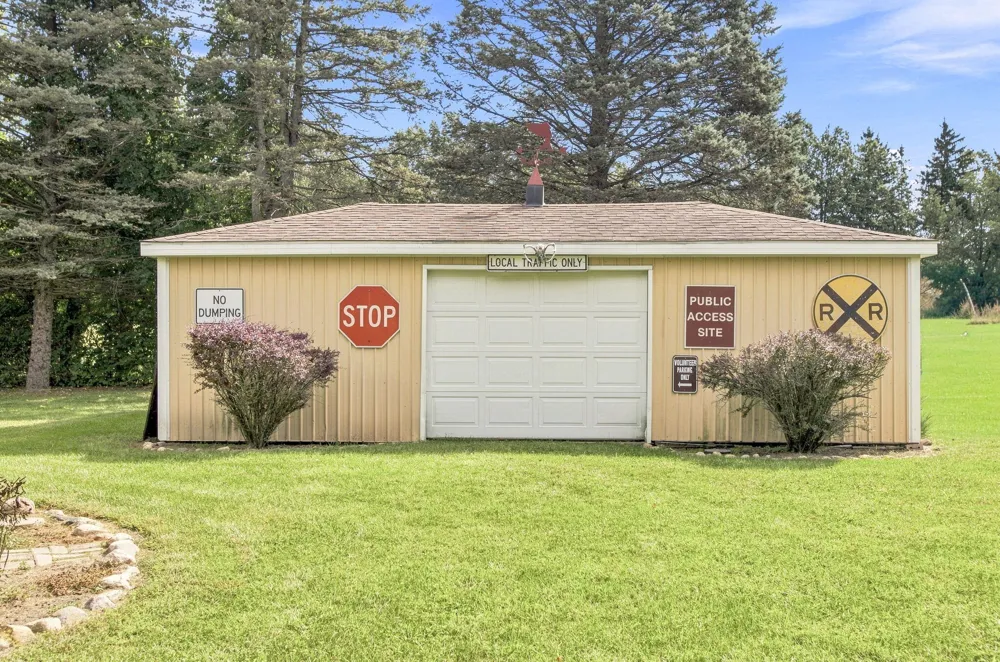 9557 Cleveland Avenue Baroda, MI 49101