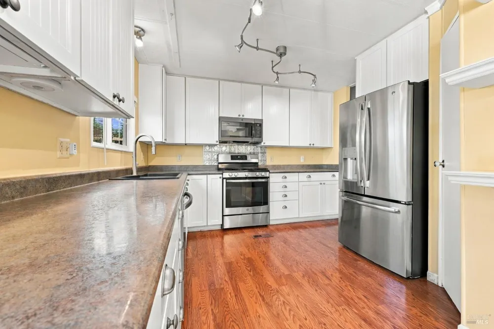 1037 Maple Drive Windsor, CA 95492
