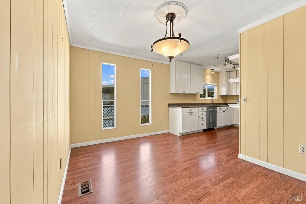 1037 Maple Drive Windsor, CA 95492