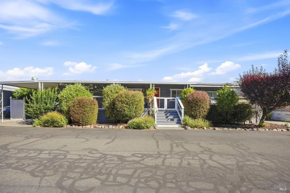 1037 Maple Drive Windsor, CA 95492