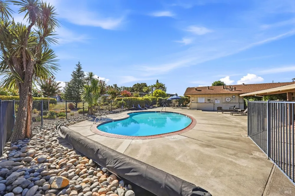 1037 Maple Drive Windsor, CA 95492