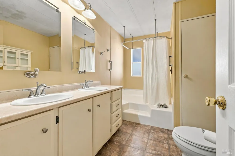 1037 Maple Drive Windsor, CA 95492