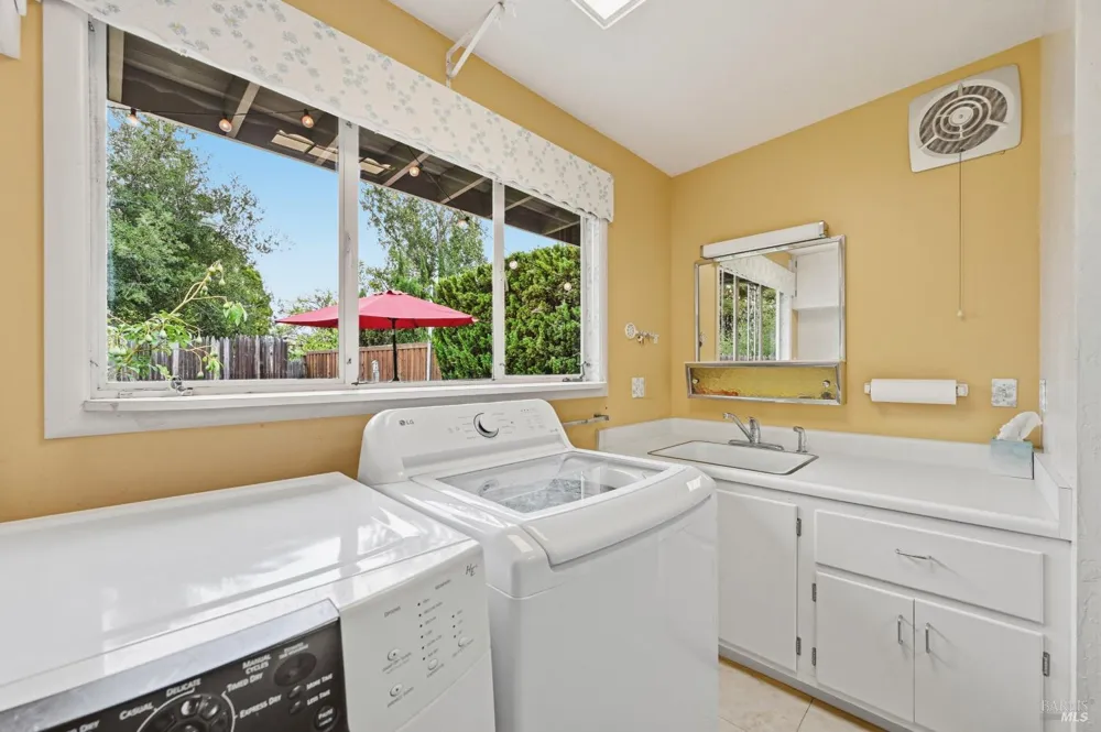 2490 Main Street Napa, CA 94558