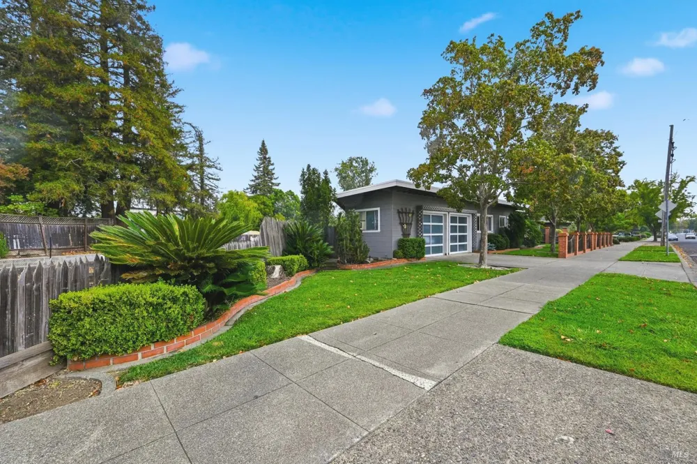 2490 Main Street Napa, CA 94558