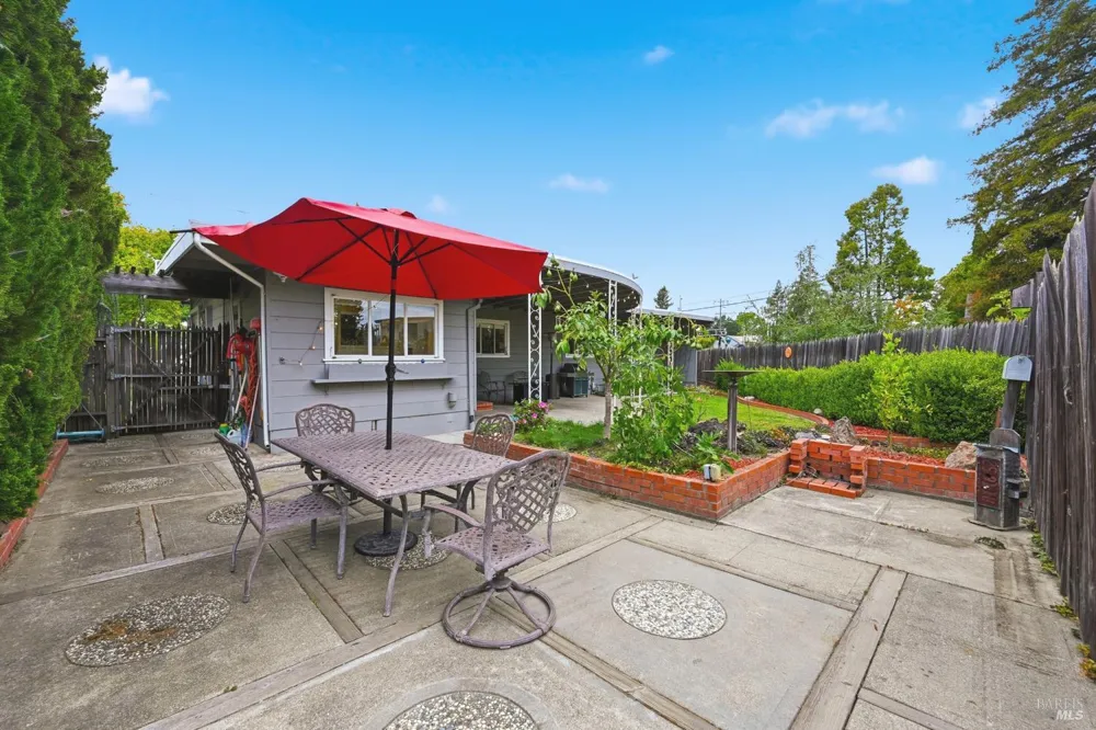 2490 Main Street Napa, CA 94558