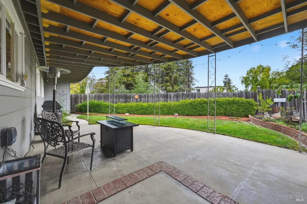 2490 Main Street Napa, CA 94558