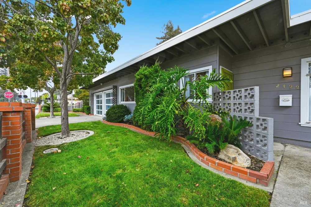 2490 Main Street Napa, CA 94558