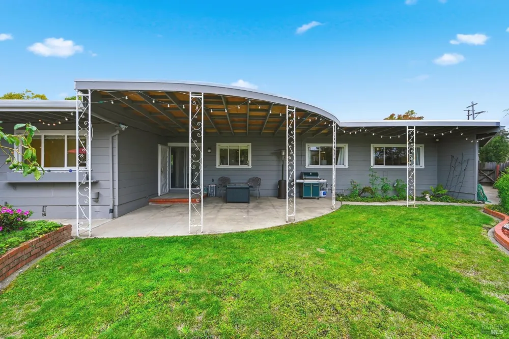 2490 Main Street Napa, CA 94558